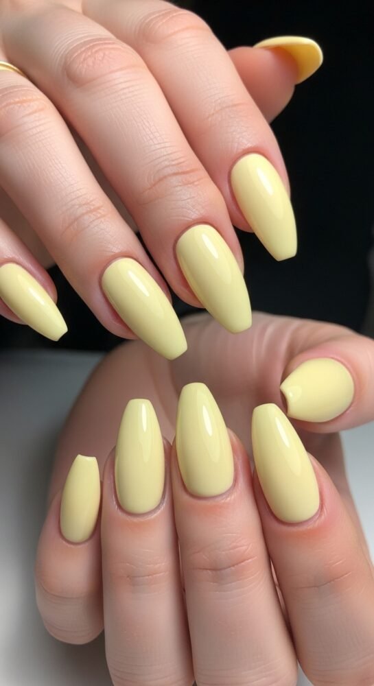classy neutral nail ideas