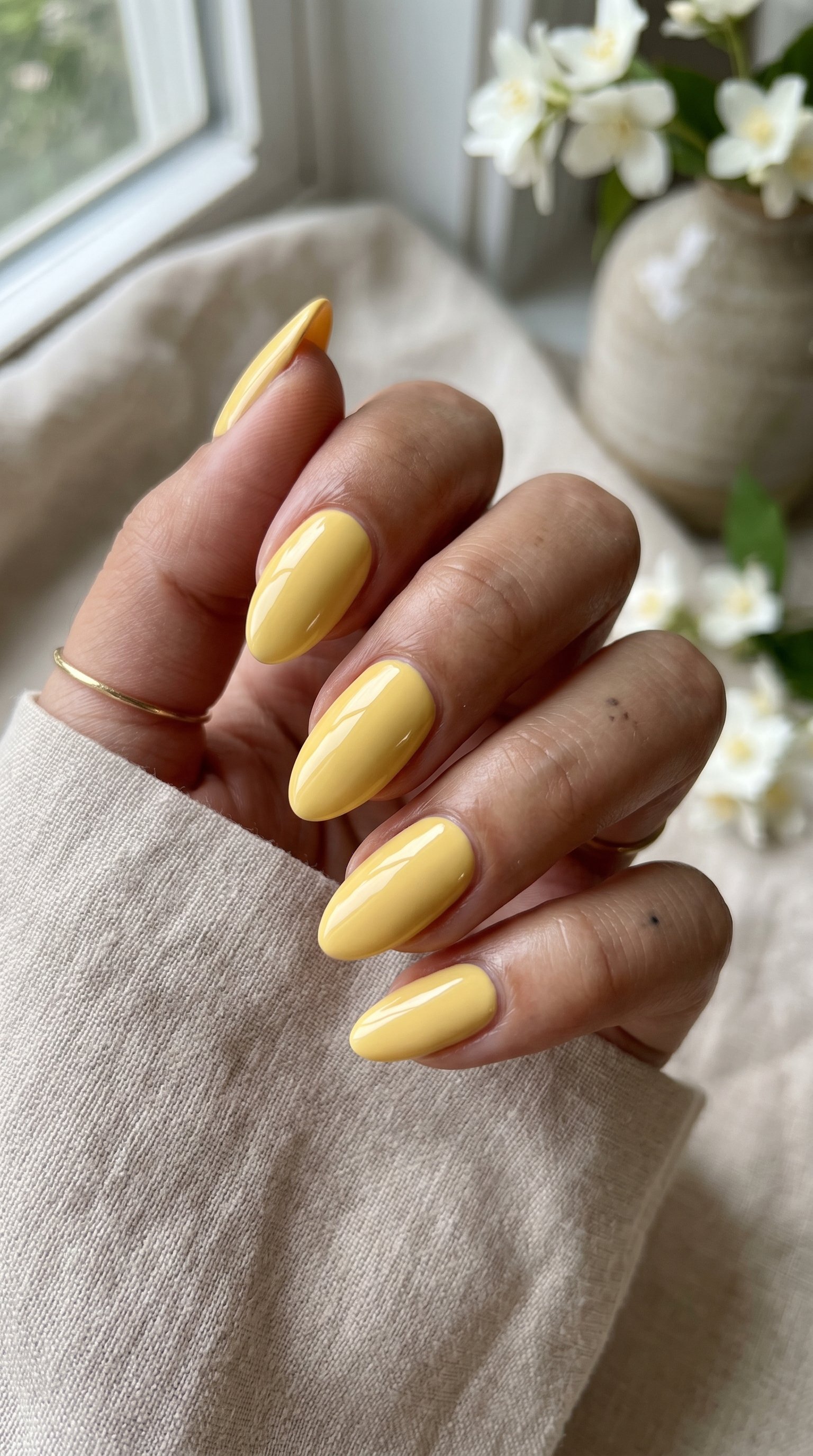 Butter yellow nails